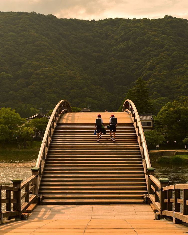 https://mdw-travel-data-us-east-1.s3.amazonaws.com/img/country/Japan/Kintaikyo-Bridge/img_03.jpg