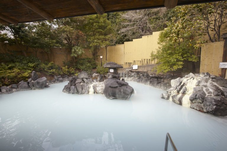 https://mdw-travel-data-us-east-1.s3.amazonaws.com/img/country/Japan/Kirishima-Onsen/img_03.jpg