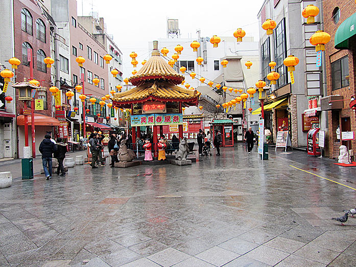 https://mdw-travel-data-us-east-1.s3.amazonaws.com/img/country/Japan/Kobe-Chinatown--Nankinmachi-/img_03.jpg