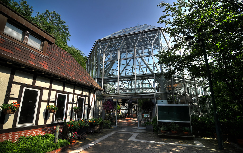https://mdw-travel-data-us-east-1.s3.amazonaws.com/img/country/Japan/Kobe-Nunobiki-Herb-Garden/img_03.jpg