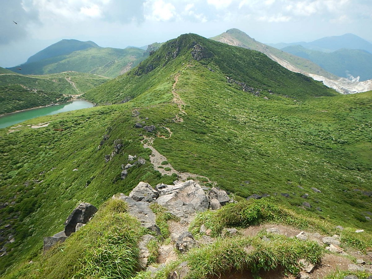 https://mdw-travel-data-us-east-1.s3.amazonaws.com/img/country/Japan/Kuju-Mountains/img_01.jpg
