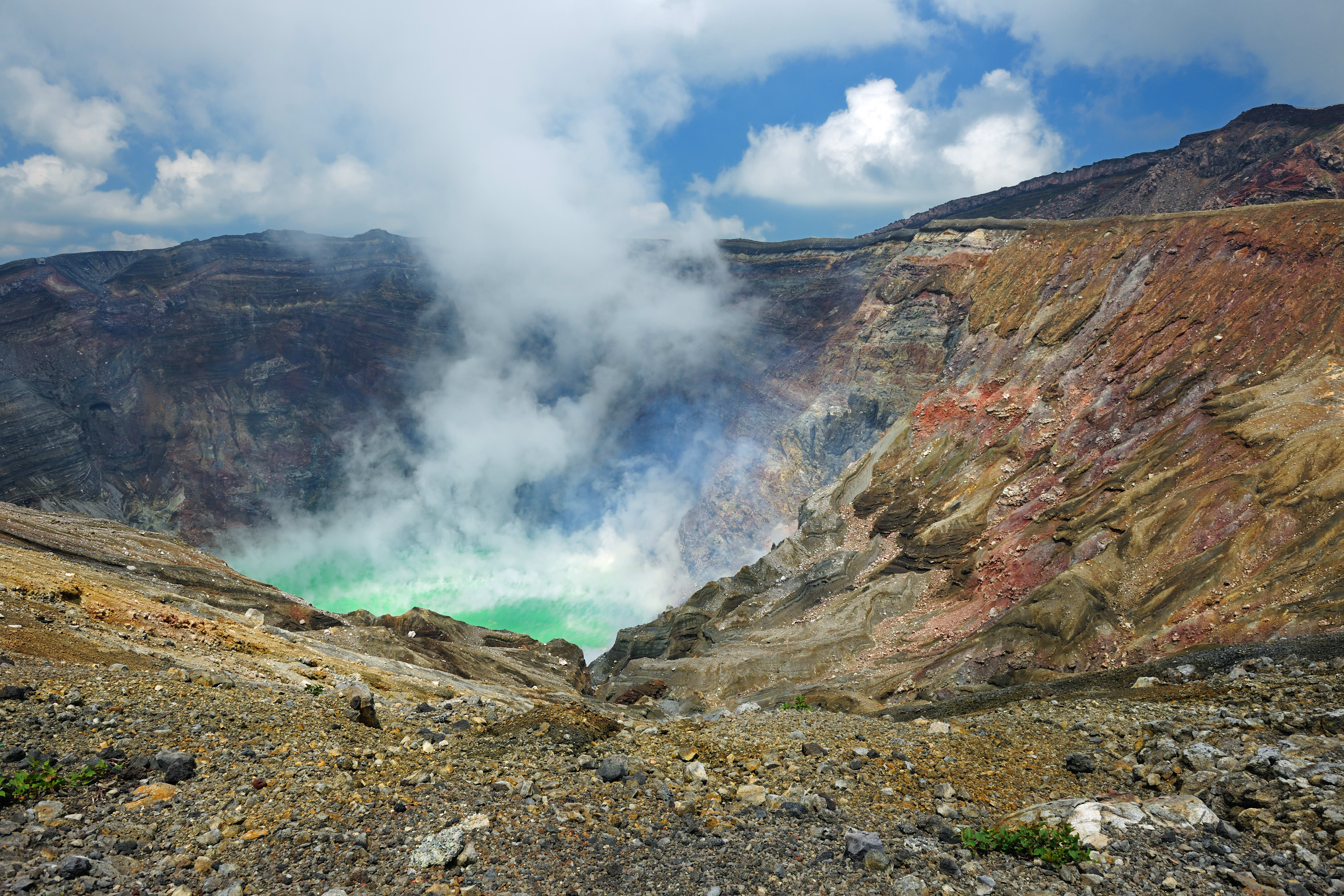 https://mdw-travel-data-us-east-1.s3.amazonaws.com/img/country/Japan/Kuju-Mountains/img_02.jpg