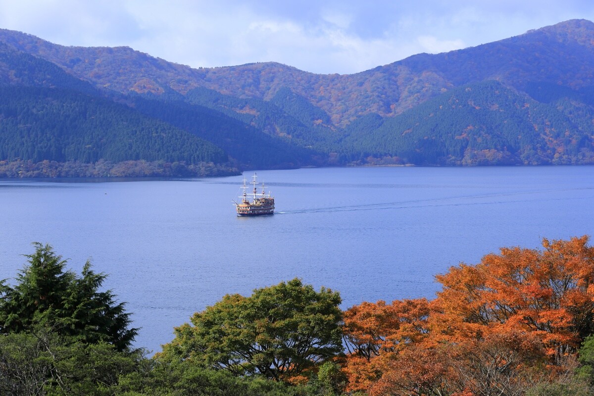 https://mdw-travel-data-us-east-1.s3.amazonaws.com/img/country/Japan/Lake-Ashi/img_03.jpg