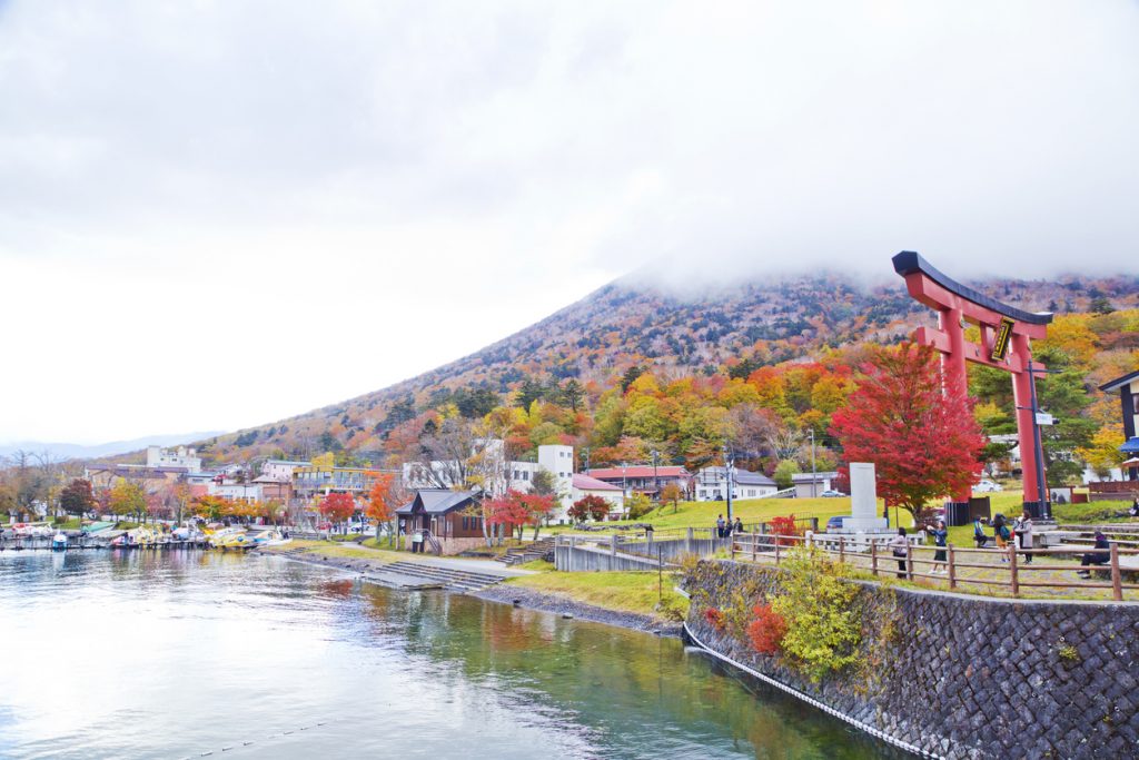 https://mdw-travel-data-us-east-1.s3.amazonaws.com/img/country/Japan/Lake-Chuzenji/img_01.jpg