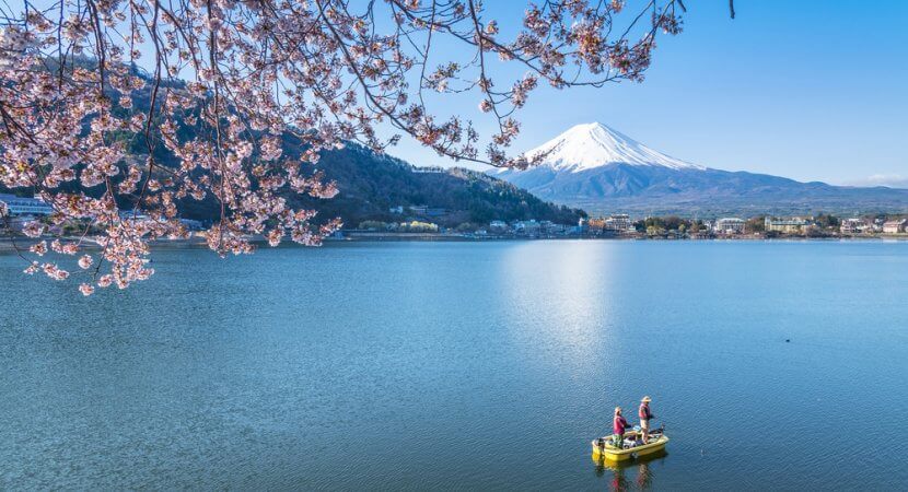 https://mdw-travel-data-us-east-1.s3.amazonaws.com/img/country/Japan/Lake-Kawaguchi/img_01.jpg