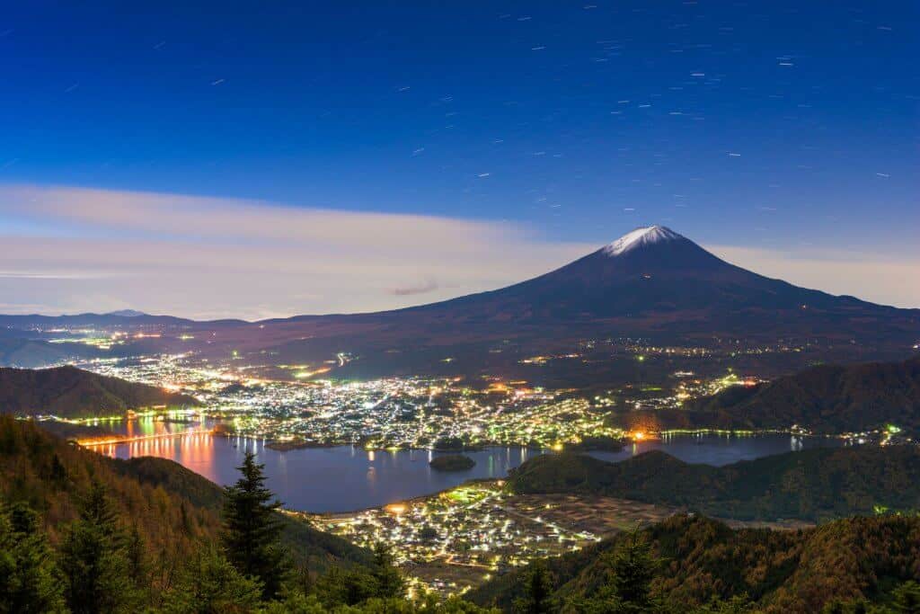 https://mdw-travel-data-us-east-1.s3.amazonaws.com/img/country/Japan/Lake-Kawaguchi/img_02.jpg