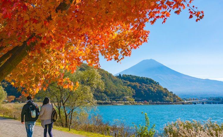 https://mdw-travel-data-us-east-1.s3.amazonaws.com/img/country/Japan/Lake-Kawaguchi/img_03.jpg
