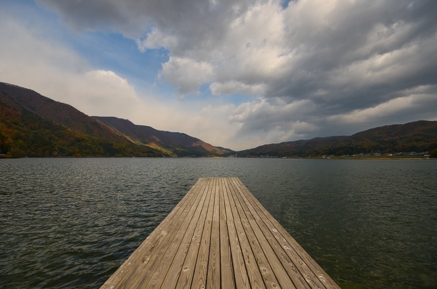 https://mdw-travel-data-us-east-1.s3.amazonaws.com/img/country/Japan/Lake-Kizaki/img_00.jpg