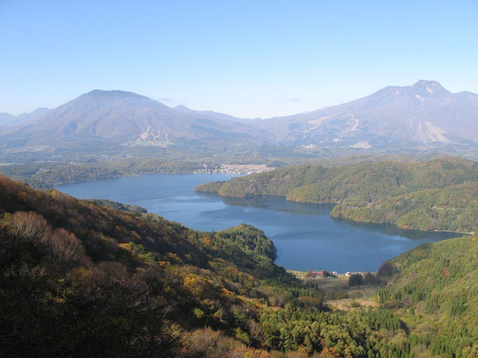 https://mdw-travel-data-us-east-1.s3.amazonaws.com/img/country/Japan/Lake-Nojiri/img_00.jpg