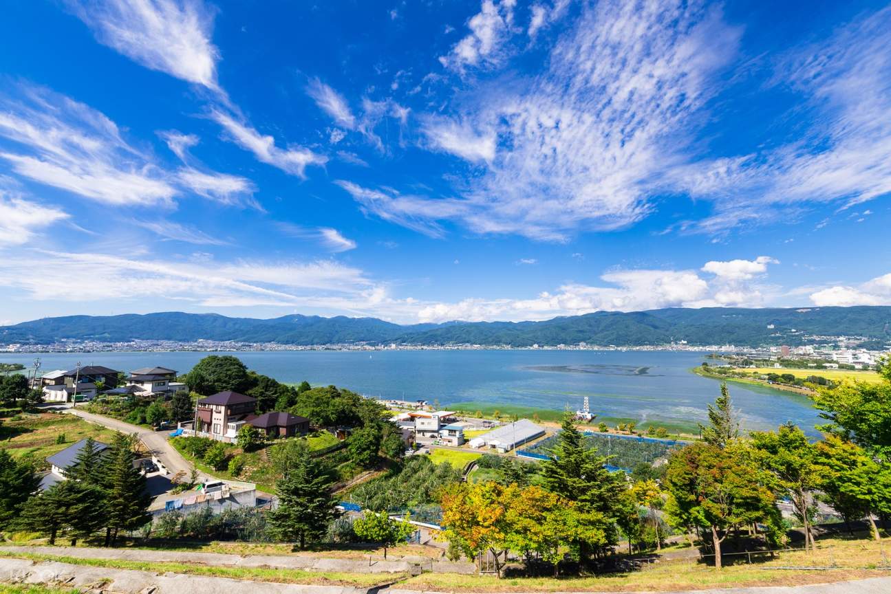 https://mdw-travel-data-us-east-1.s3.amazonaws.com/img/country/Japan/Lake-Suwa/img_02.jpg