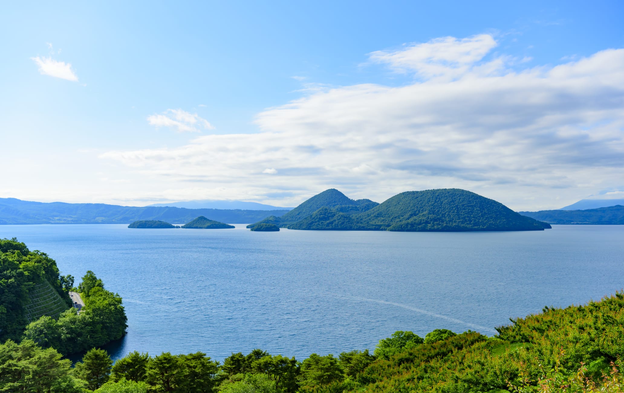 https://mdw-travel-data-us-east-1.s3.amazonaws.com/img/country/Japan/Lake-Toya/img_02.jpg
