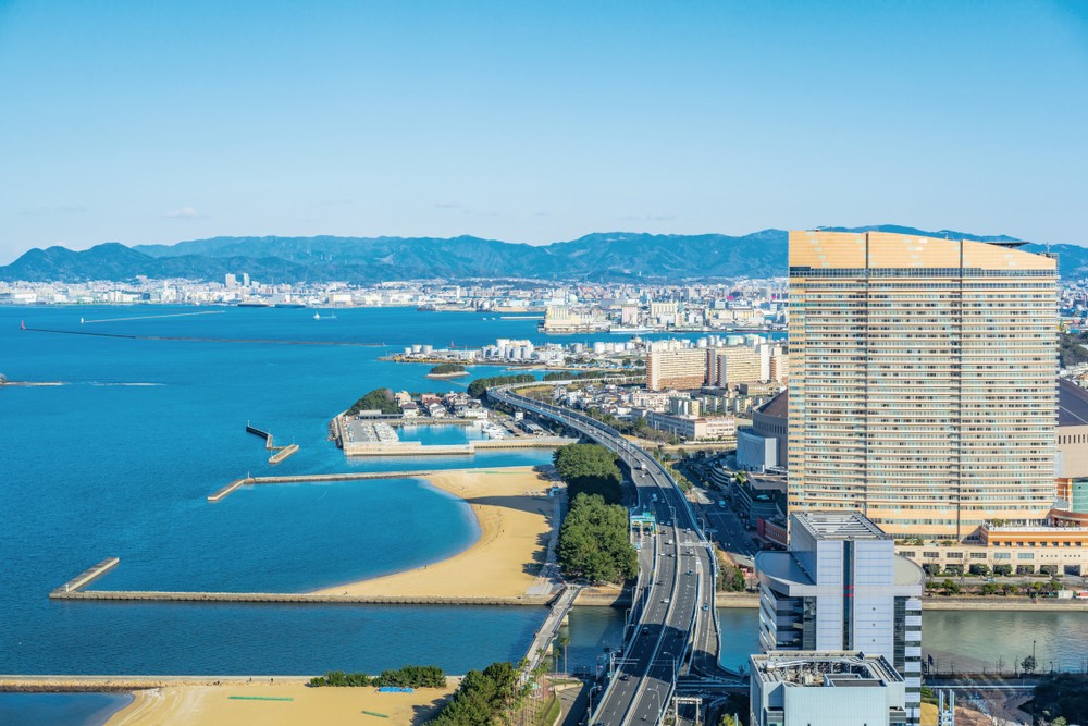 https://mdw-travel-data-us-east-1.s3.amazonaws.com/img/country/Japan/Momochi-Seaside-Park/img_02.jpg