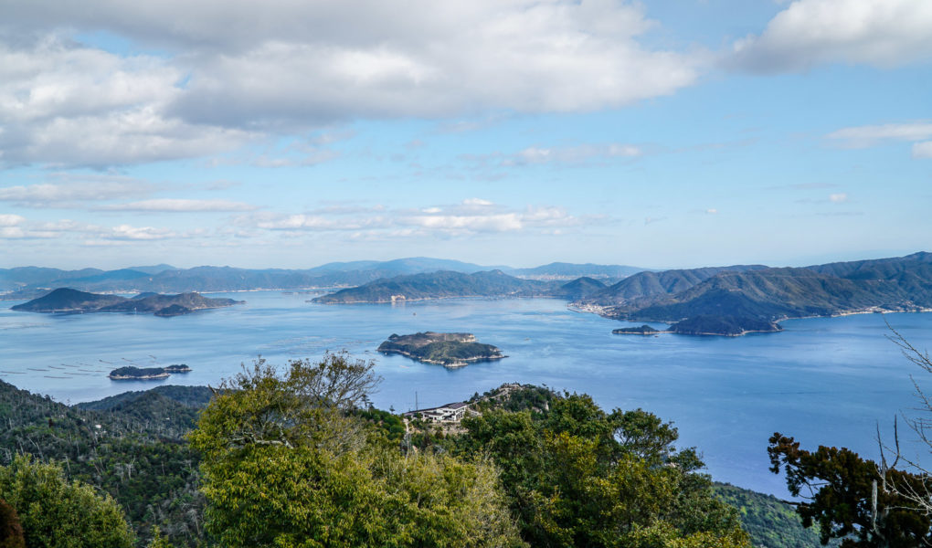 https://mdw-travel-data-us-east-1.s3.amazonaws.com/img/country/Japan/Mount-Misen/img_02.jpg