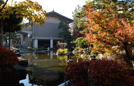 https://mdw-travel-data-us-east-1.s3.amazonaws.com/img/country/Japan/Munakata-Shiko-Memorial-Museum-of-Art/img_01.jpg