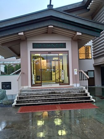 https://mdw-travel-data-us-east-1.s3.amazonaws.com/img/country/Japan/Munakata-Shiko-Memorial-Museum-of-Art/img_02.jpg