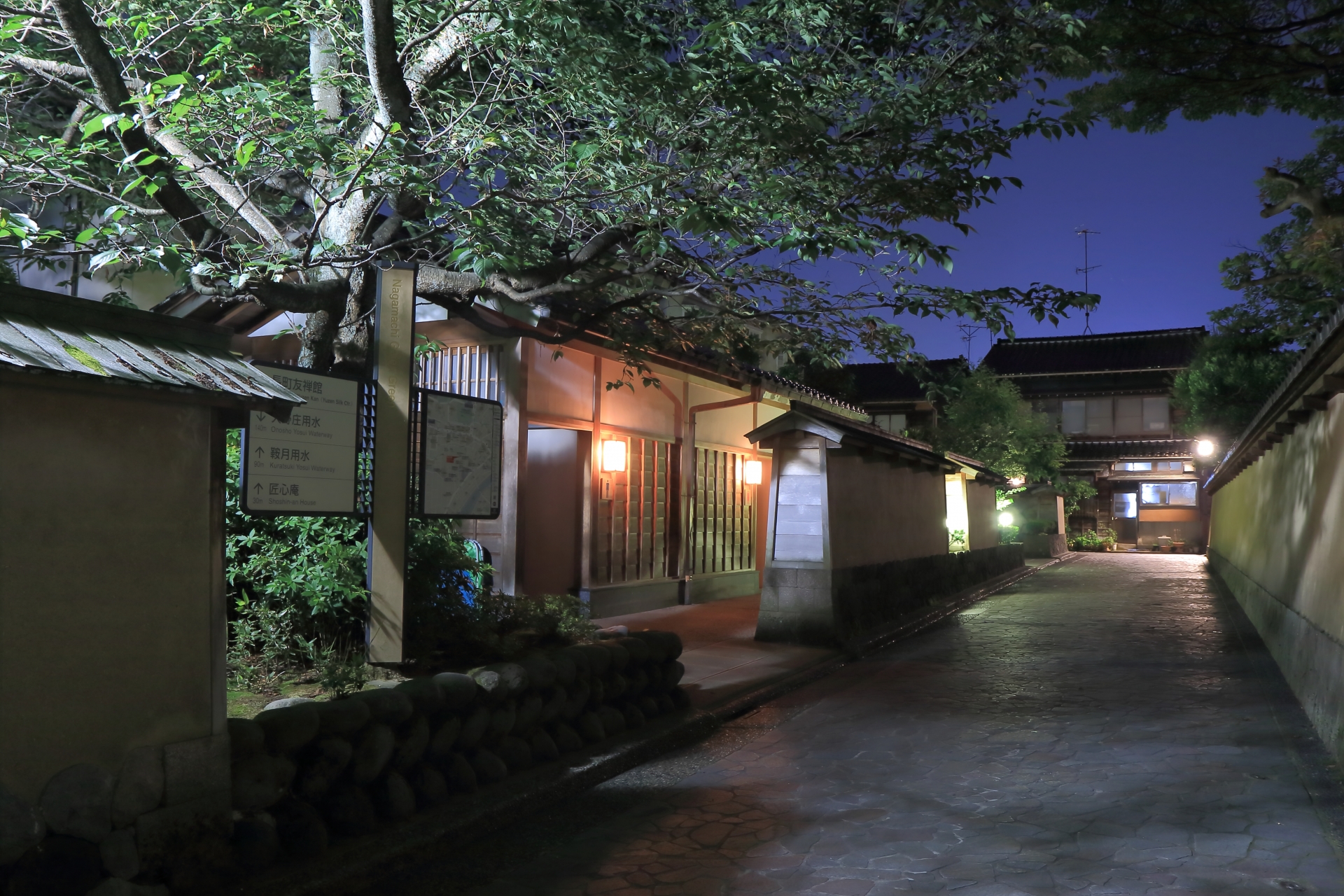https://mdw-travel-data-us-east-1.s3.amazonaws.com/img/country/Japan/Nagamachi-Samurai-District/img_03.jpg