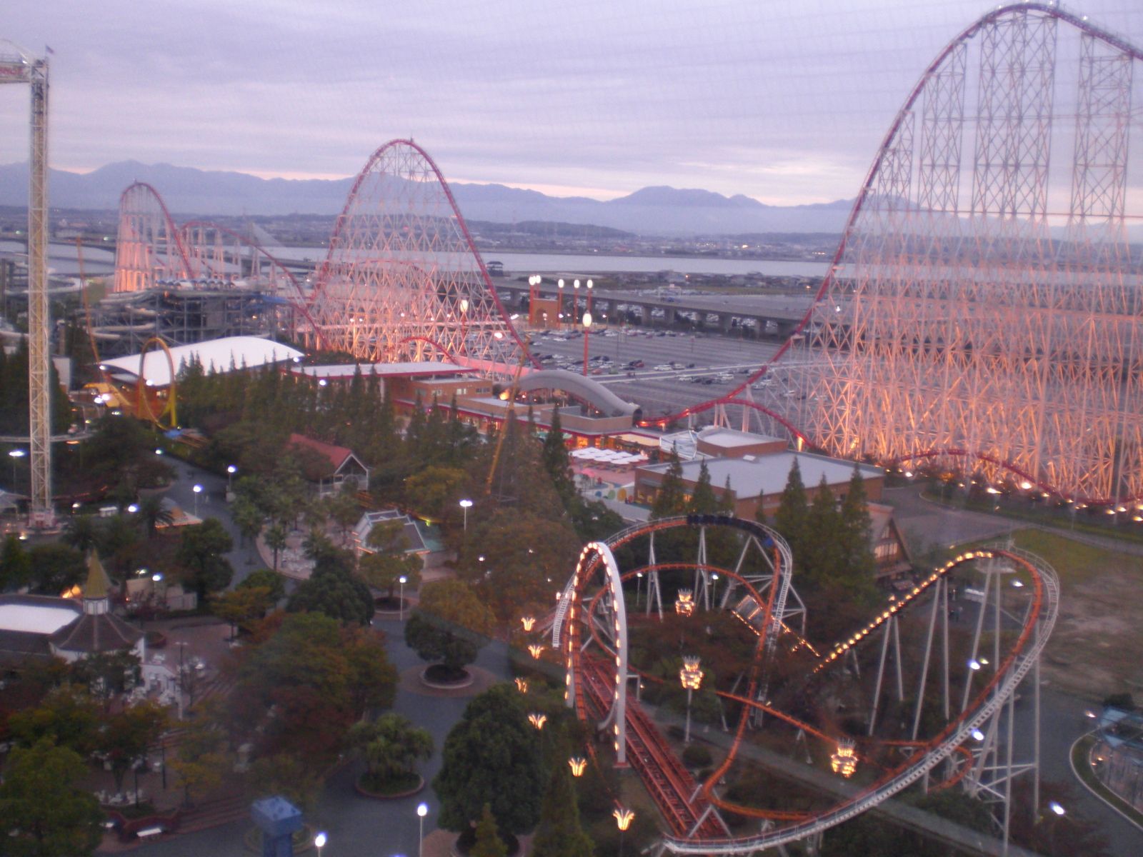 https://mdw-travel-data-us-east-1.s3.amazonaws.com/img/country/Japan/Nagashima-Spa-Land/img_01.jpg