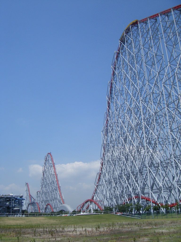 https://mdw-travel-data-us-east-1.s3.amazonaws.com/img/country/Japan/Nagashima-Spa-Land/img_02.jpg