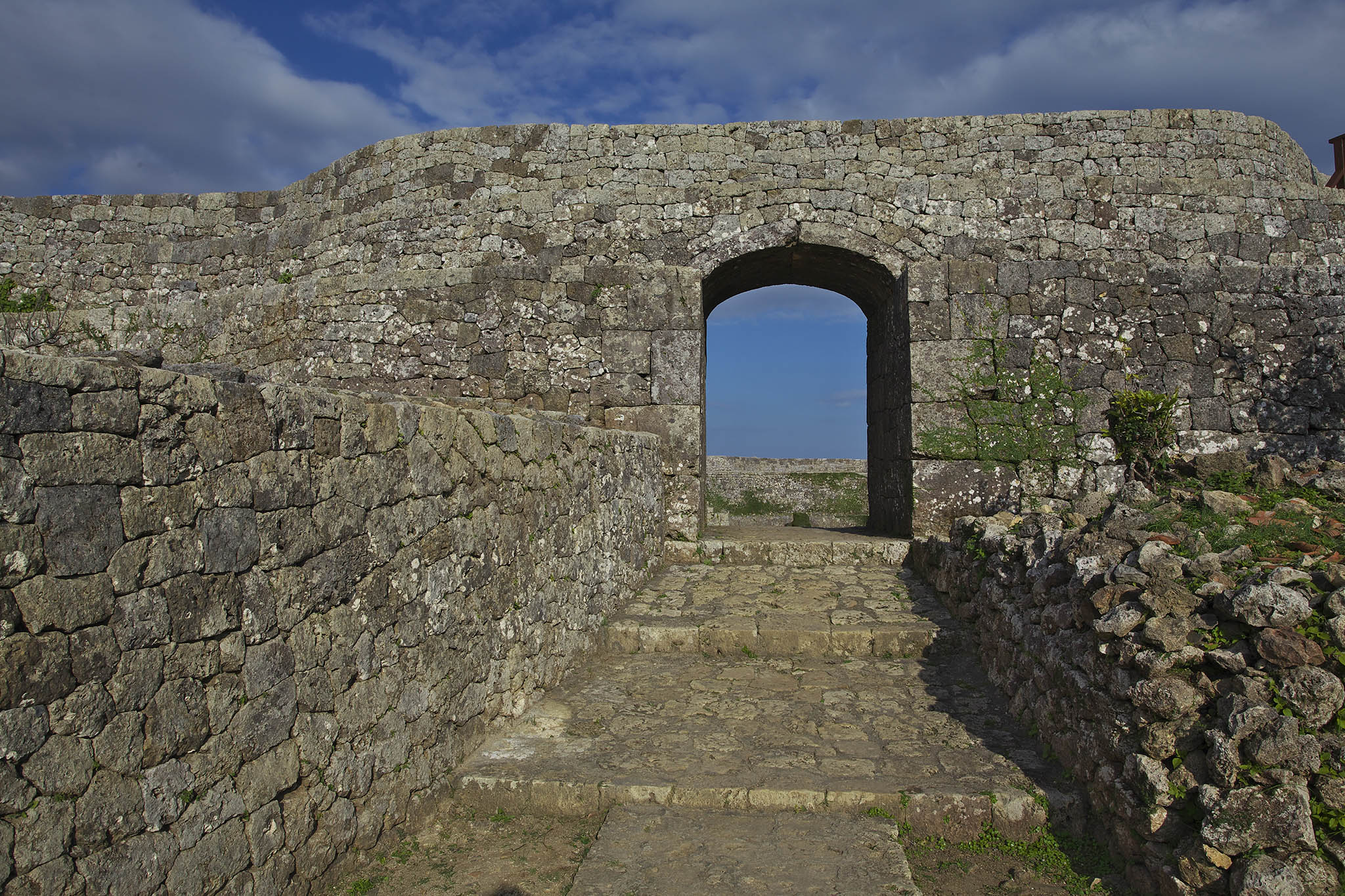https://mdw-travel-data-us-east-1.s3.amazonaws.com/img/country/Japan/Nakagusuku-Castle-Ruins/img_00.jpg