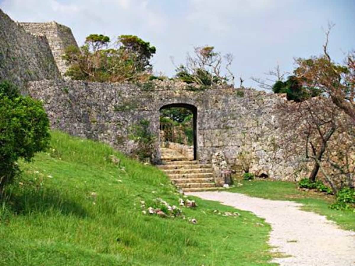 https://mdw-travel-data-us-east-1.s3.amazonaws.com/img/country/Japan/Nakagusuku-Castle-Ruins/img_03.jpg