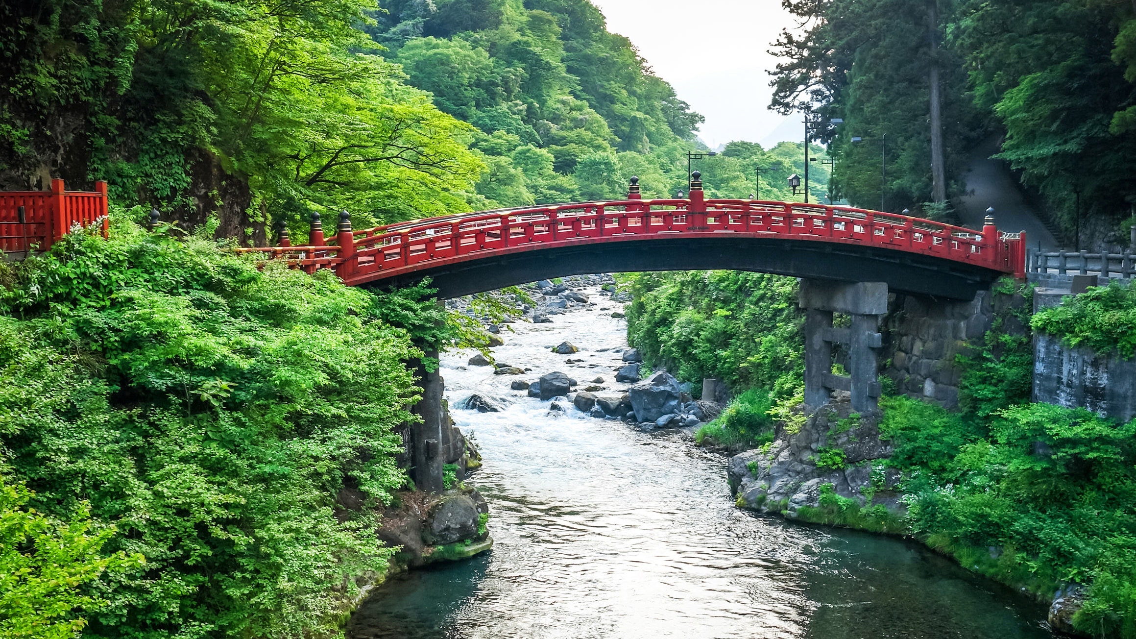 https://mdw-travel-data-us-east-1.s3.amazonaws.com/img/country/Japan/Nikko-Futarasan-Jinja/img_00.jpg