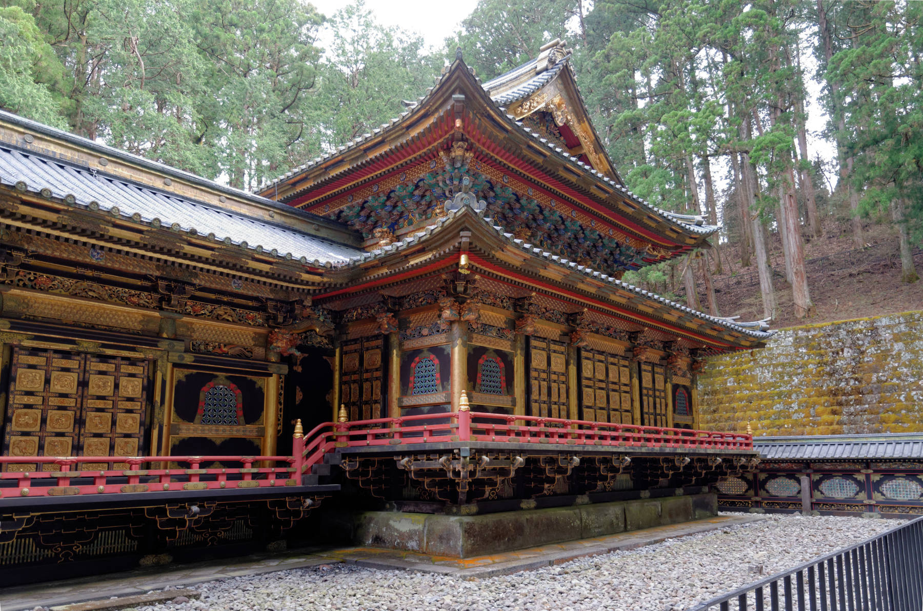https://mdw-travel-data-us-east-1.s3.amazonaws.com/img/country/Japan/Nikko-Futarasan-Jinja/img_02.jpg