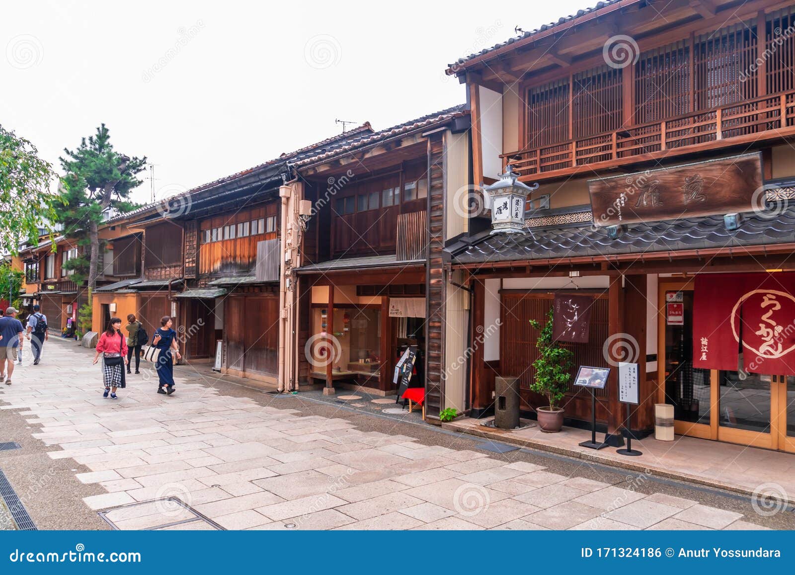 https://mdw-travel-data-us-east-1.s3.amazonaws.com/img/country/Japan/Nishi-Chaya-District/img_01.jpg