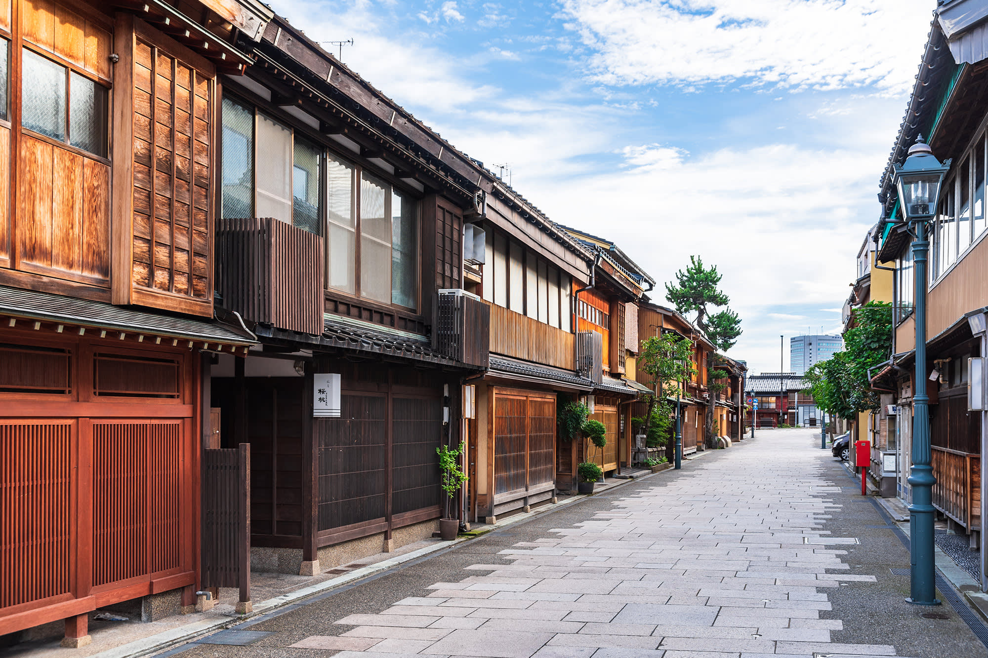 https://mdw-travel-data-us-east-1.s3.amazonaws.com/img/country/Japan/Nishi-Chaya-District/img_02.jpg