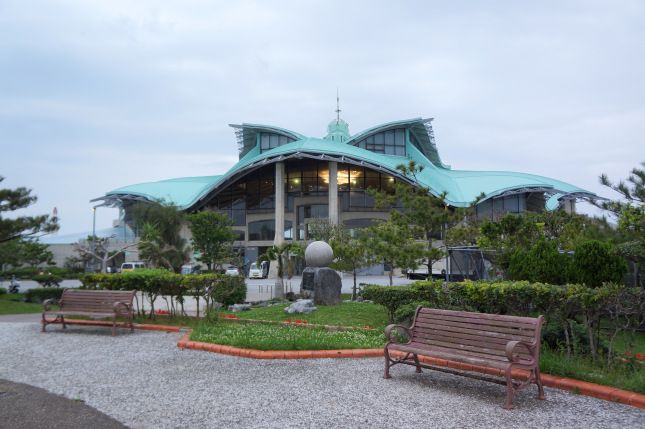 https://mdw-travel-data-us-east-1.s3.amazonaws.com/img/country/Japan/Okinawa-Convention-Center/img_03.jpg