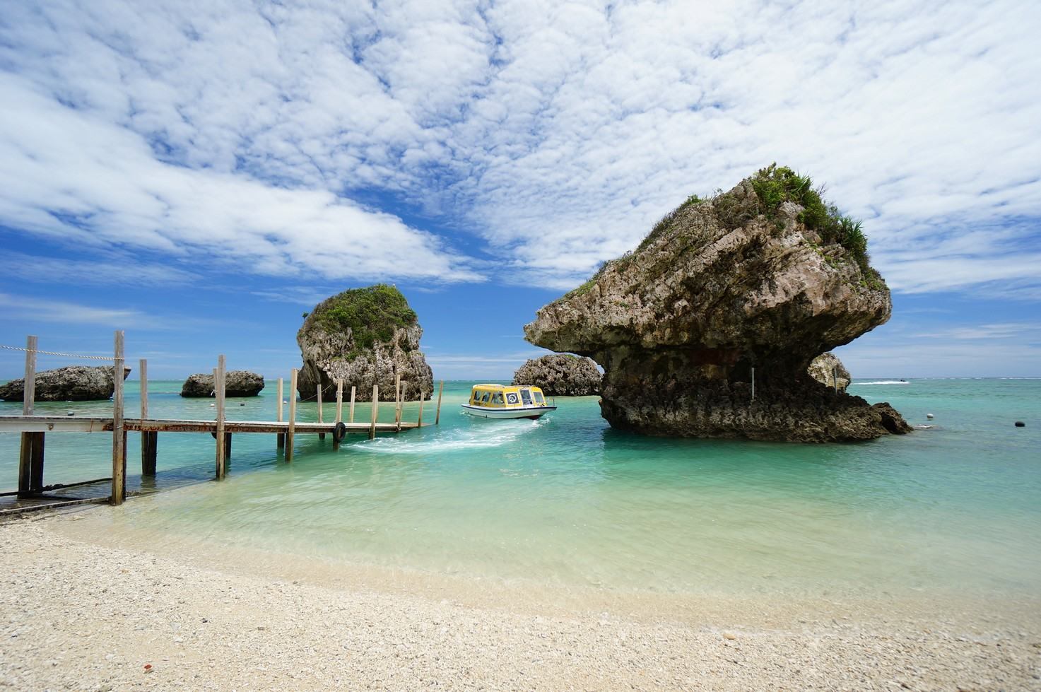 https://mdw-travel-data-us-east-1.s3.amazonaws.com/img/country/Japan/Okinawa-Honto/img_01.jpg