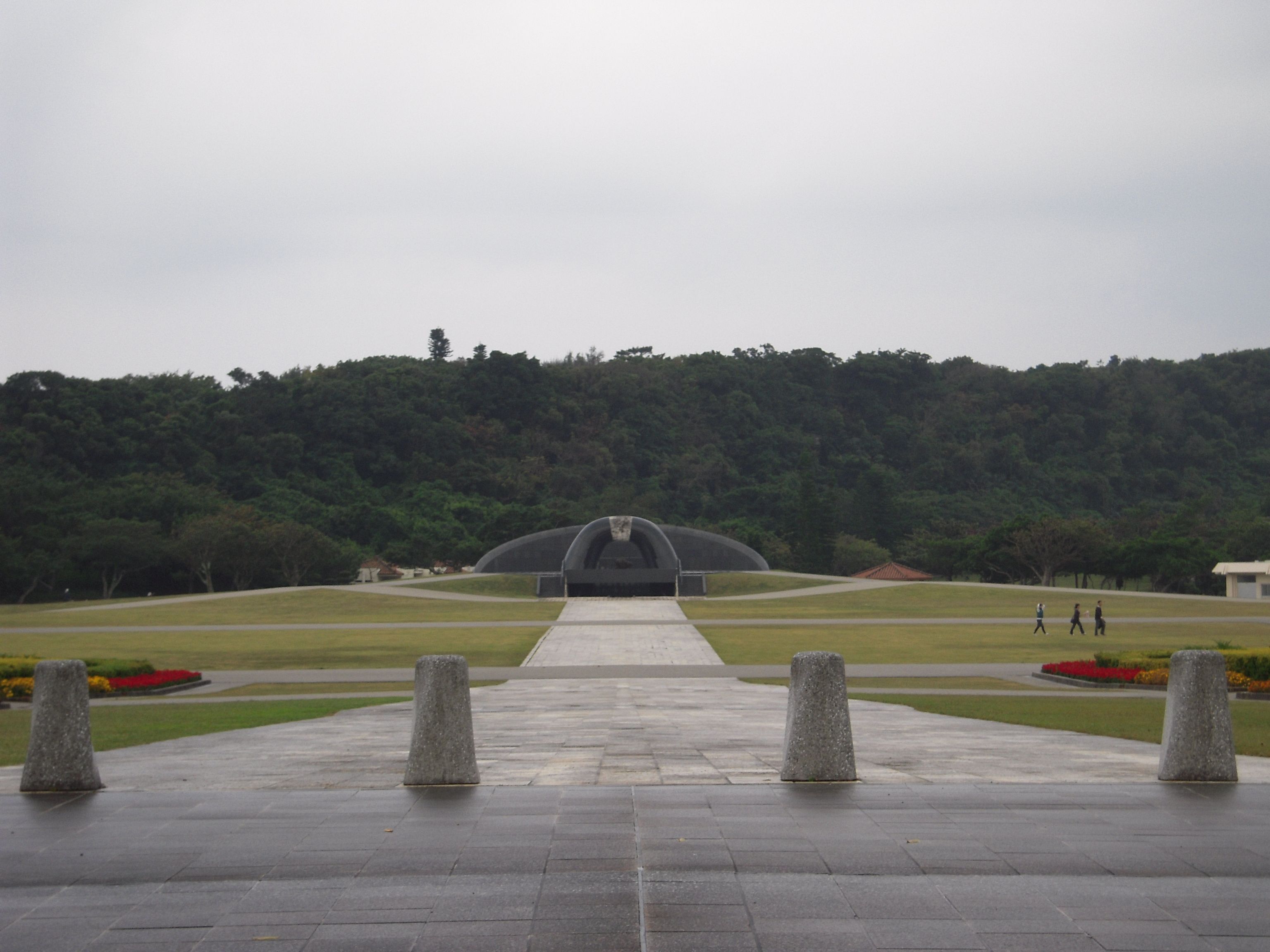 https://mdw-travel-data-us-east-1.s3.amazonaws.com/img/country/Japan/Okinawa-Peace-Memorial-Park/img_01.jpg