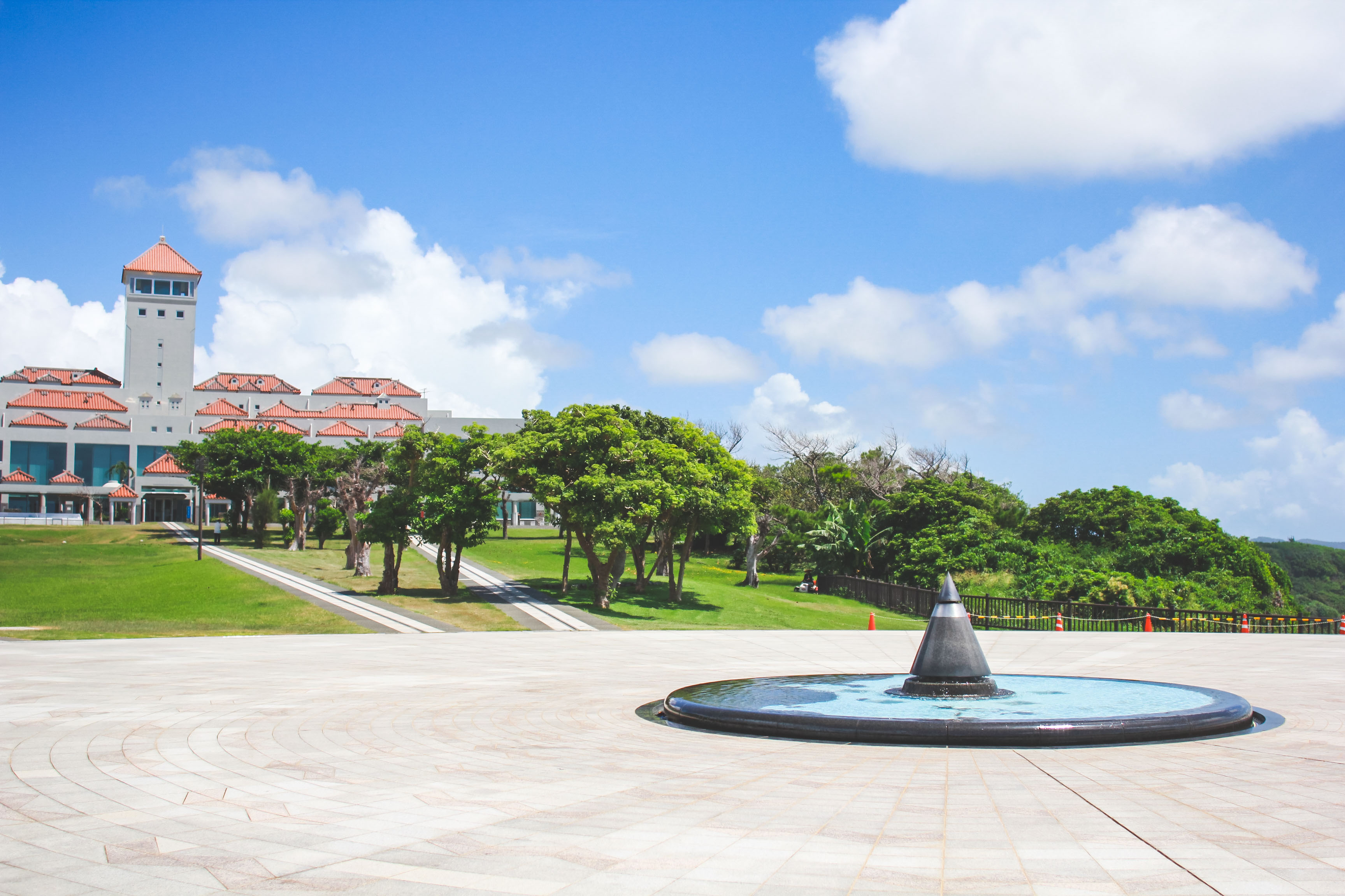 https://mdw-travel-data-us-east-1.s3.amazonaws.com/img/country/Japan/Okinawa-Peace-Memorial-Park/img_03.jpg