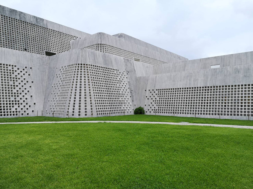 https://mdw-travel-data-us-east-1.s3.amazonaws.com/img/country/Japan/Okinawa-Prefectural-Museum-&-Art-Museum/img_02.jpg