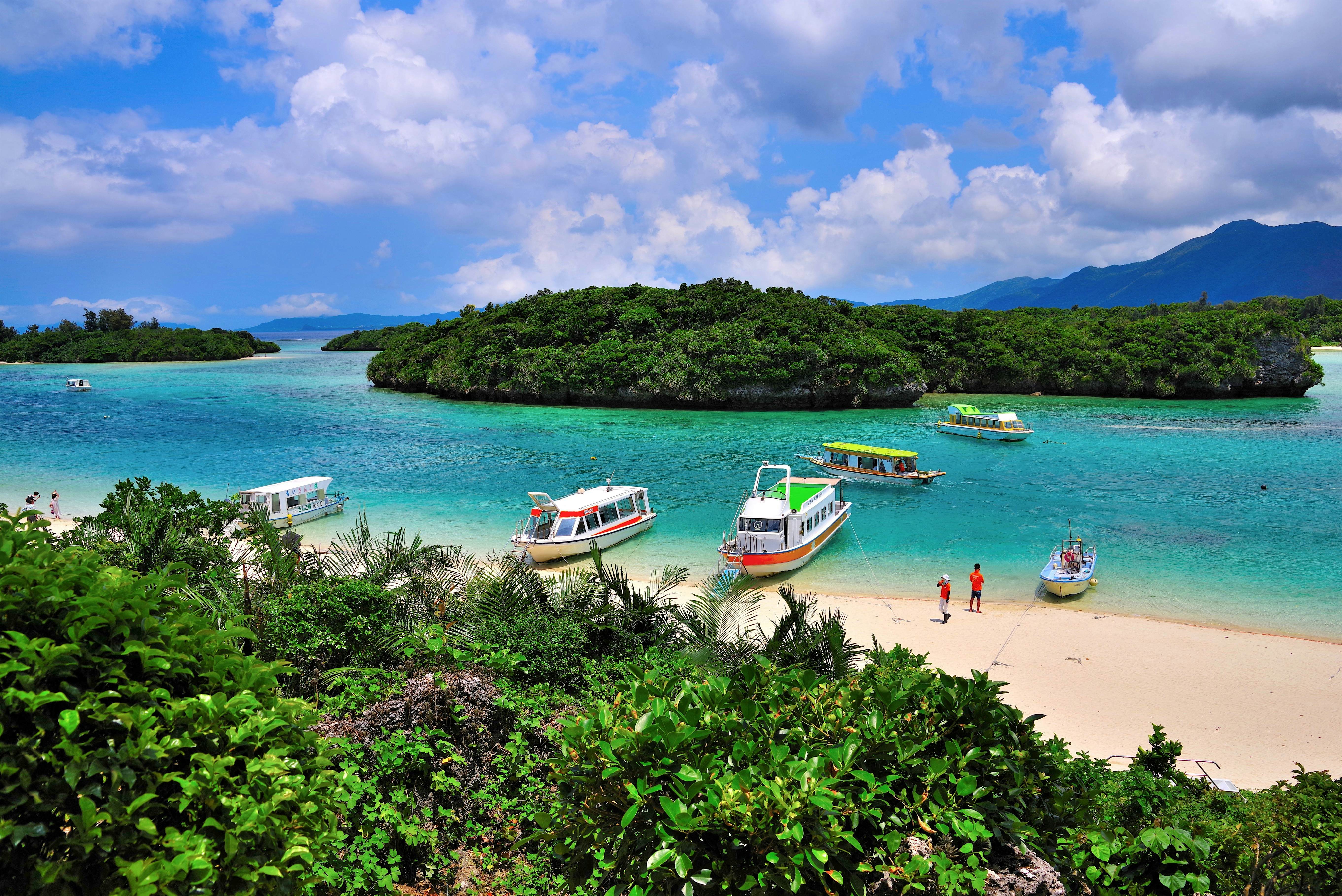 https://mdw-travel-data-us-east-1.s3.amazonaws.com/img/country/Japan/Okinawa-World-Bunkaen/img_02.jpg