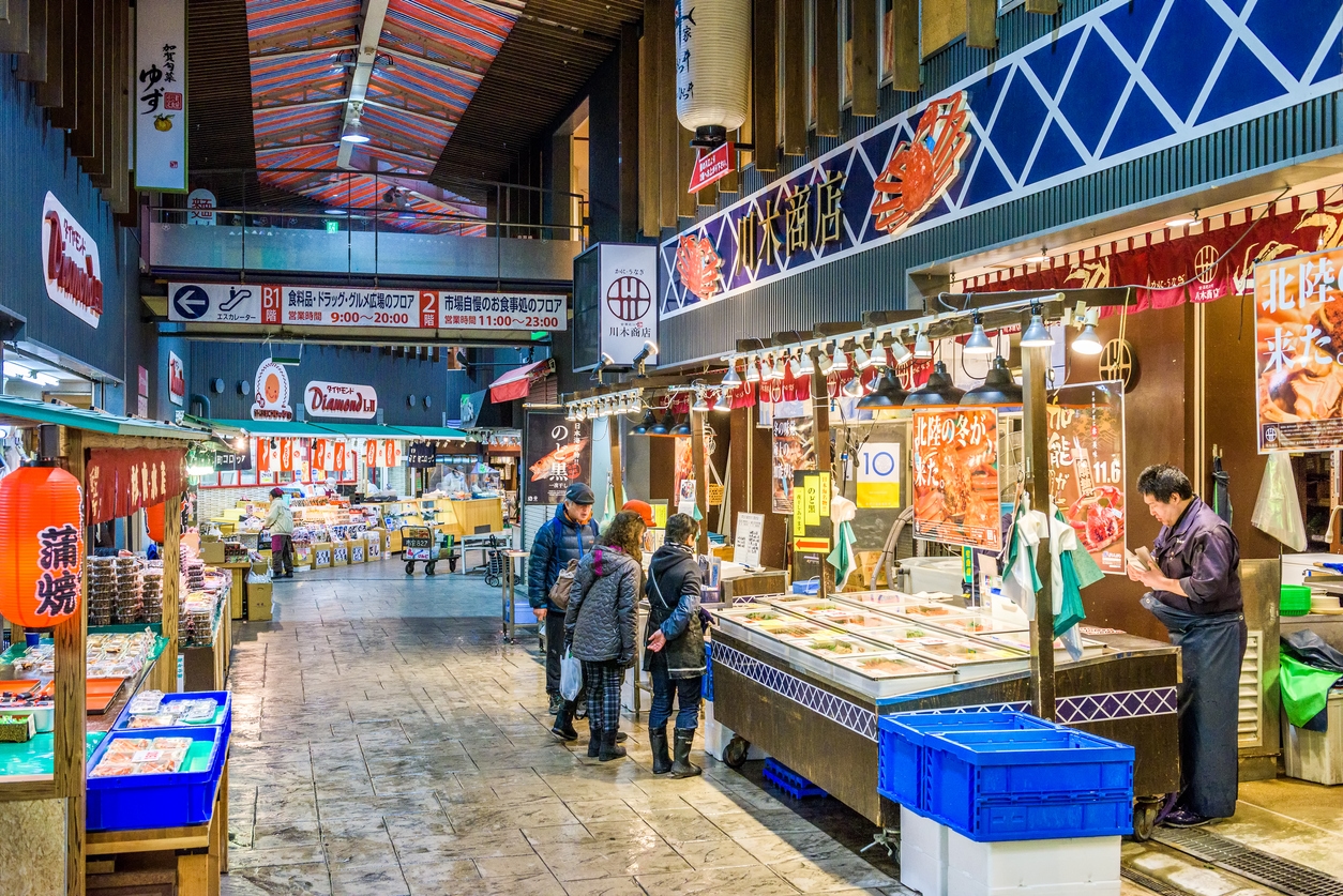 https://mdw-travel-data-us-east-1.s3.amazonaws.com/img/country/Japan/Omicho-Market/img_01.jpg