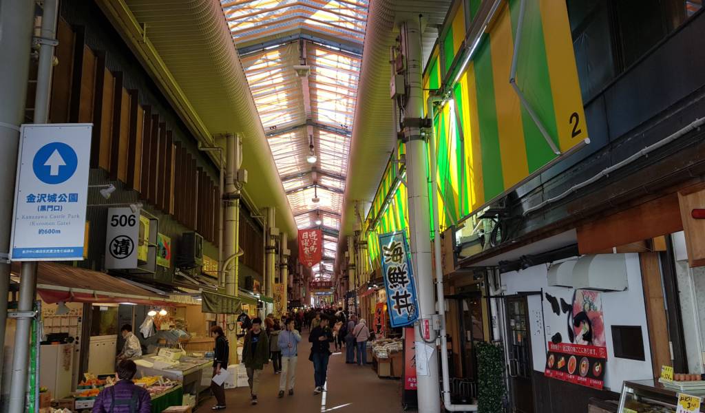 https://mdw-travel-data-us-east-1.s3.amazonaws.com/img/country/Japan/Omicho-Market/img_02.jpg
