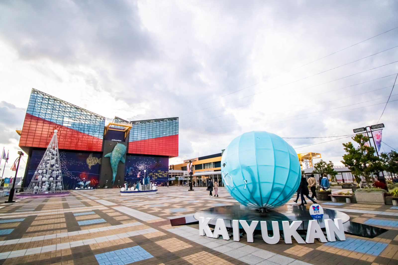 https://mdw-travel-data-us-east-1.s3.amazonaws.com/img/country/Japan/Osaka-Aquarium-Kaiyukan/img_02.jpg