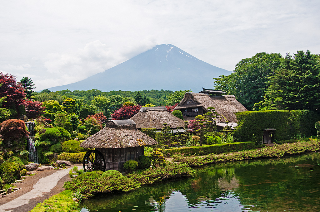 https://mdw-travel-data-us-east-1.s3.amazonaws.com/img/country/Japan/Oshino-Hakkai/img_03.jpg