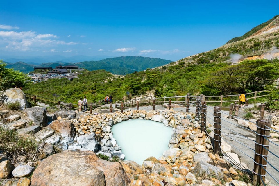 https://mdw-travel-data-us-east-1.s3.amazonaws.com/img/country/Japan/Owakudani/img_02.jpg