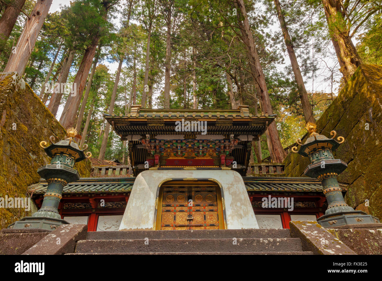 https://mdw-travel-data-us-east-1.s3.amazonaws.com/img/country/Japan/Rinno-ji-Temple/img_02.jpg