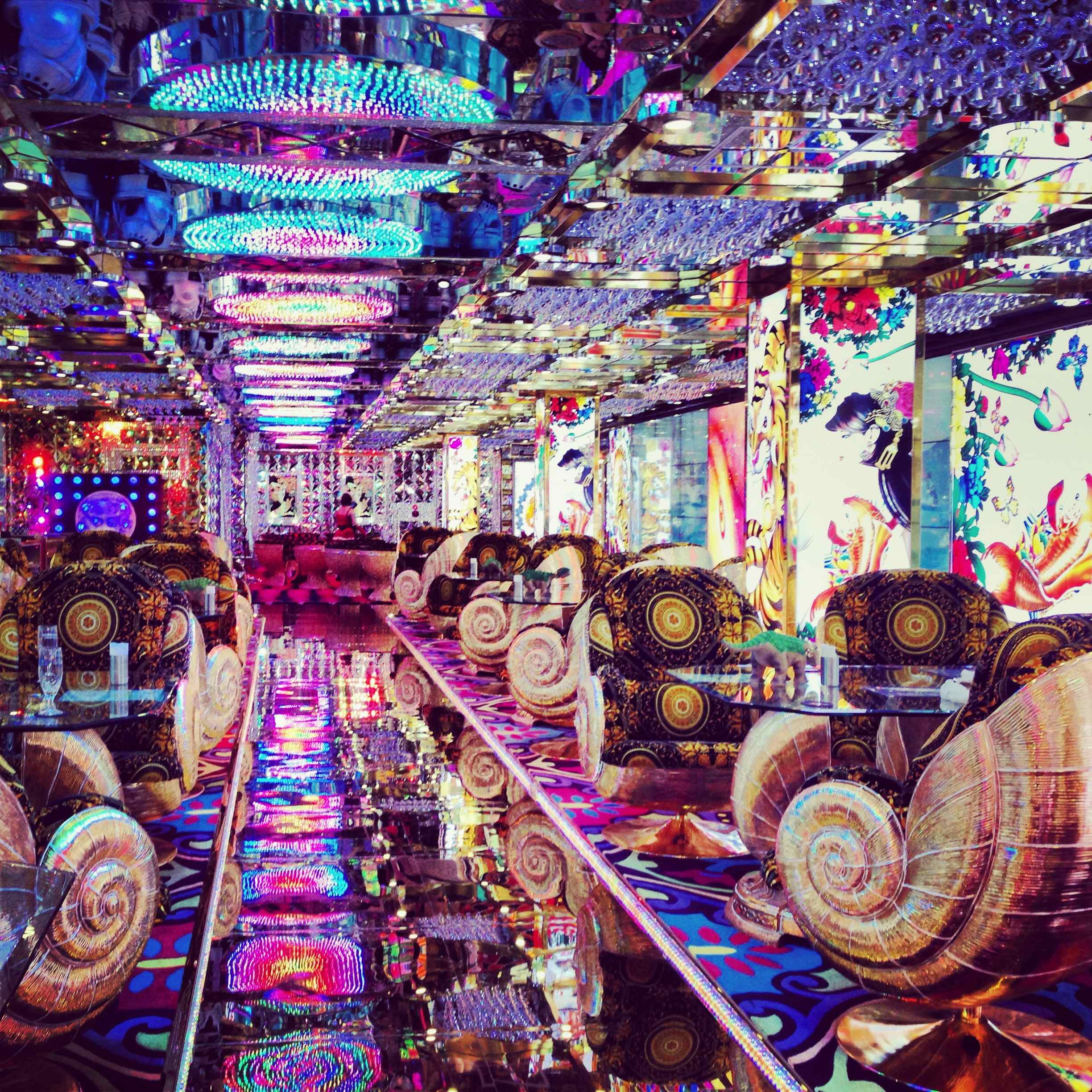 https://mdw-travel-data-us-east-1.s3.amazonaws.com/img/country/Japan/Robot-Restaurant/img_00.jpg