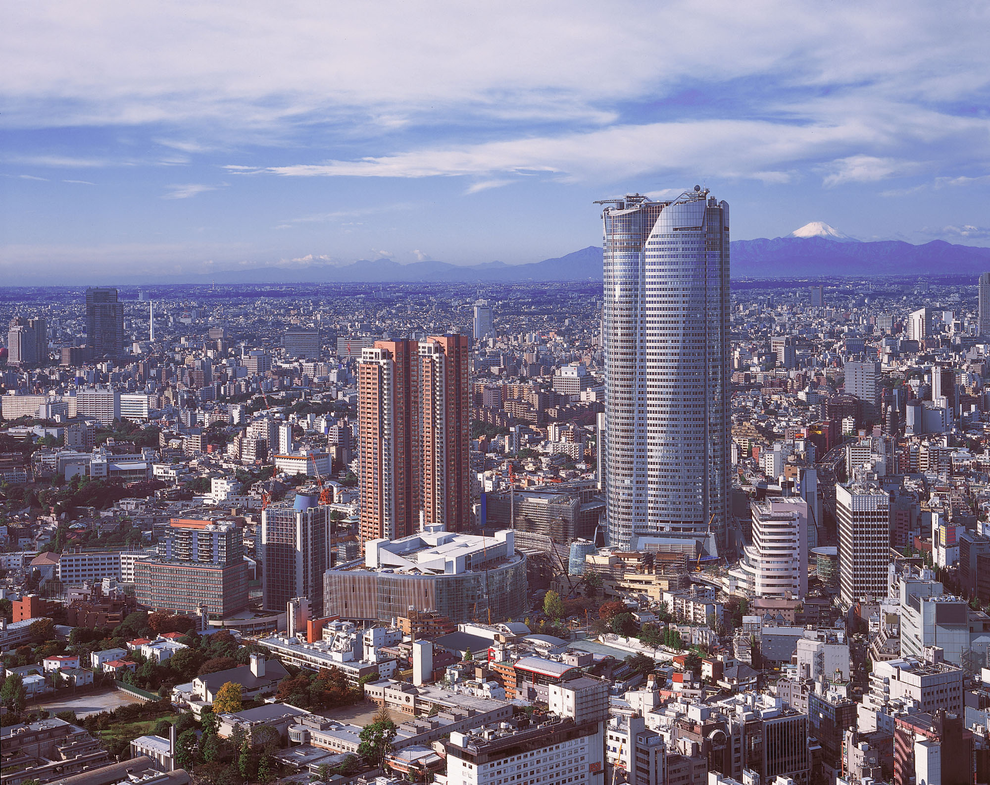 https://mdw-travel-data-us-east-1.s3.amazonaws.com/img/country/Japan/Roppongi-Hills/img_02.jpg