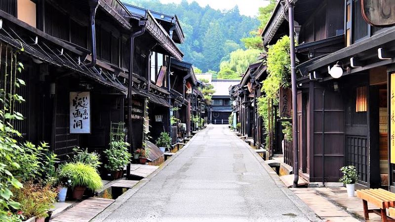 https://mdw-travel-data-us-east-1.s3.amazonaws.com/img/country/Japan/Sanmachi-Suji/img_03.jpg
