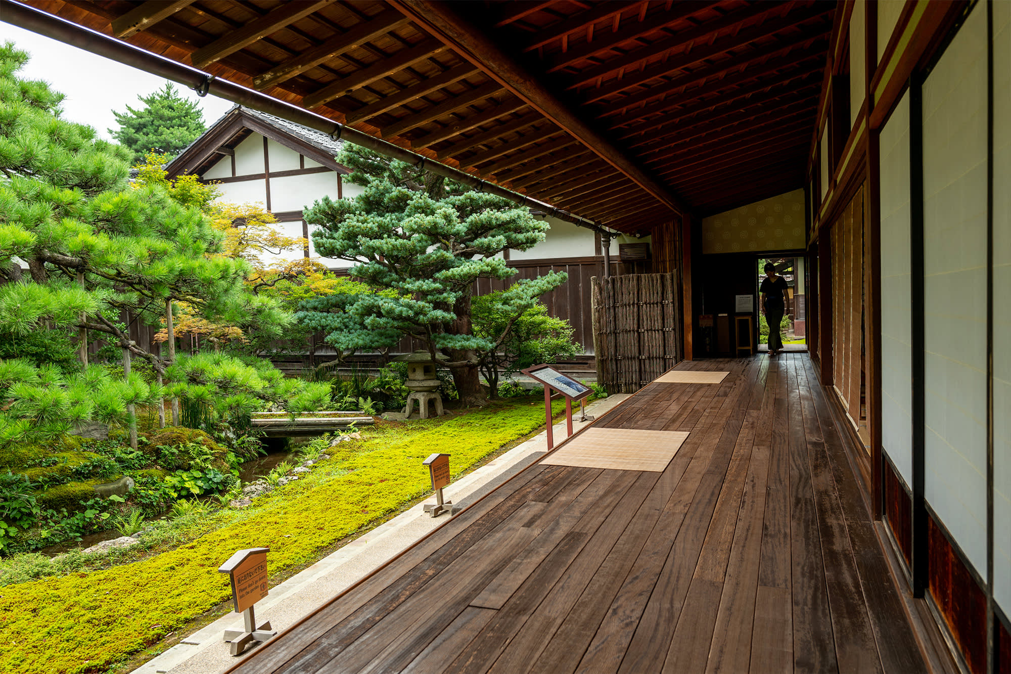 https://mdw-travel-data-us-east-1.s3.amazonaws.com/img/country/Japan/Seisonkaku-Villa/img_02.jpg
