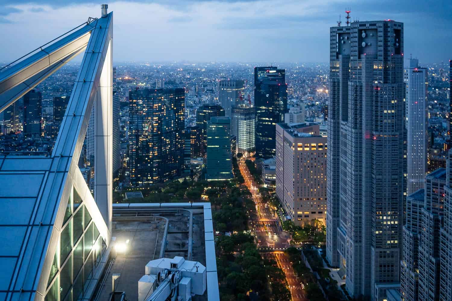 https://mdw-travel-data-us-east-1.s3.amazonaws.com/img/country/Japan/Shinjuku/img_02.jpg