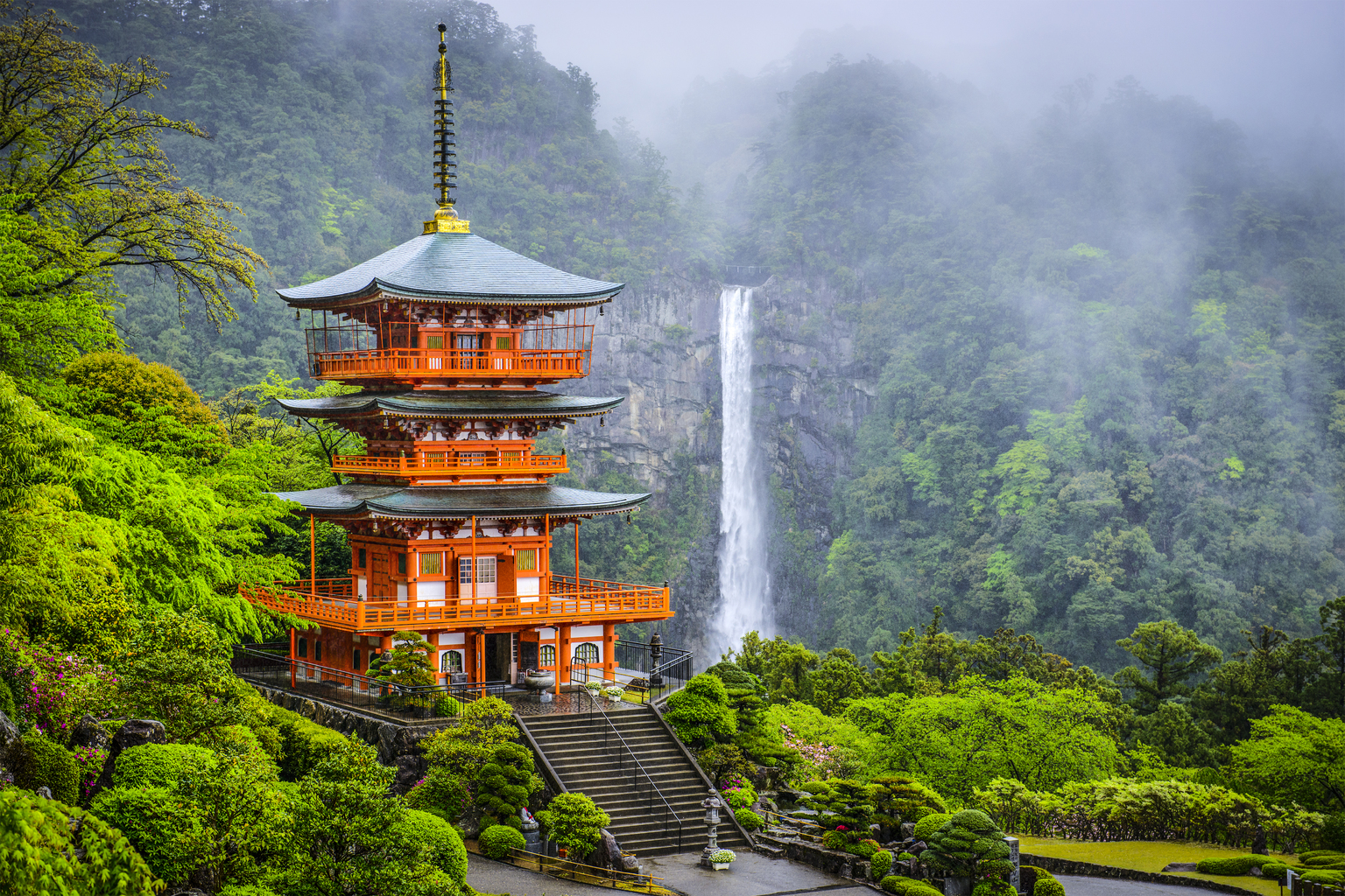 https://mdw-travel-data-us-east-1.s3.amazonaws.com/img/country/Japan/Shugo-Art-Museum/img_00.jpg