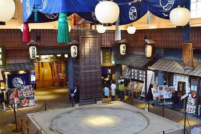 https://mdw-travel-data-us-east-1.s3.amazonaws.com/img/country/Japan/Sumo-Tournaments-at-Ryogoku-Kokugikan/img_03.jpg