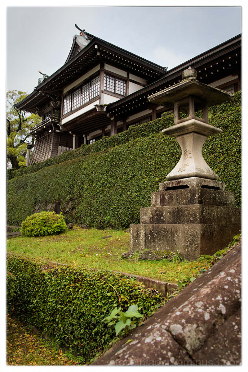 https://mdw-travel-data-us-east-1.s3.amazonaws.com/img/country/Japan/Suwa-Shrine/img_01.jpg