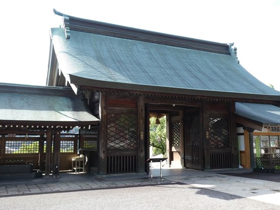 https://mdw-travel-data-us-east-1.s3.amazonaws.com/img/country/Japan/Suwa-Shrine/img_02.jpg