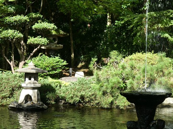 https://mdw-travel-data-us-east-1.s3.amazonaws.com/img/country/Japan/Suwa-Shrine/img_03.jpg